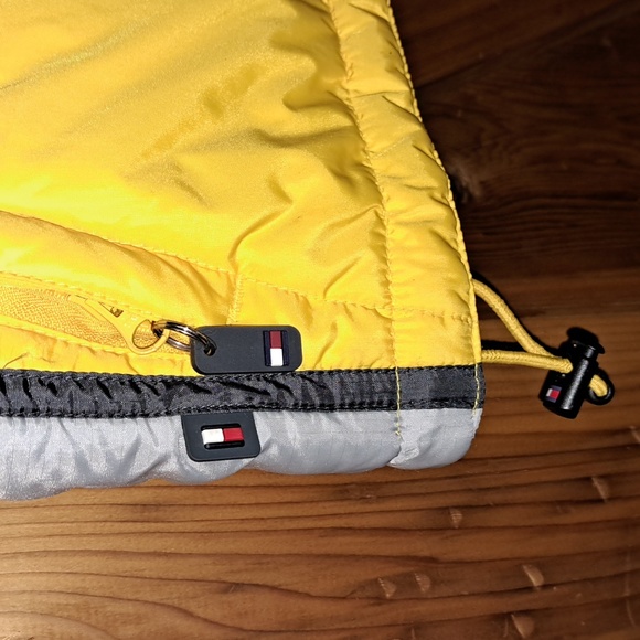 FLASH SALE Tommy Hilfiger puffer vest L - Picture 3 of 7